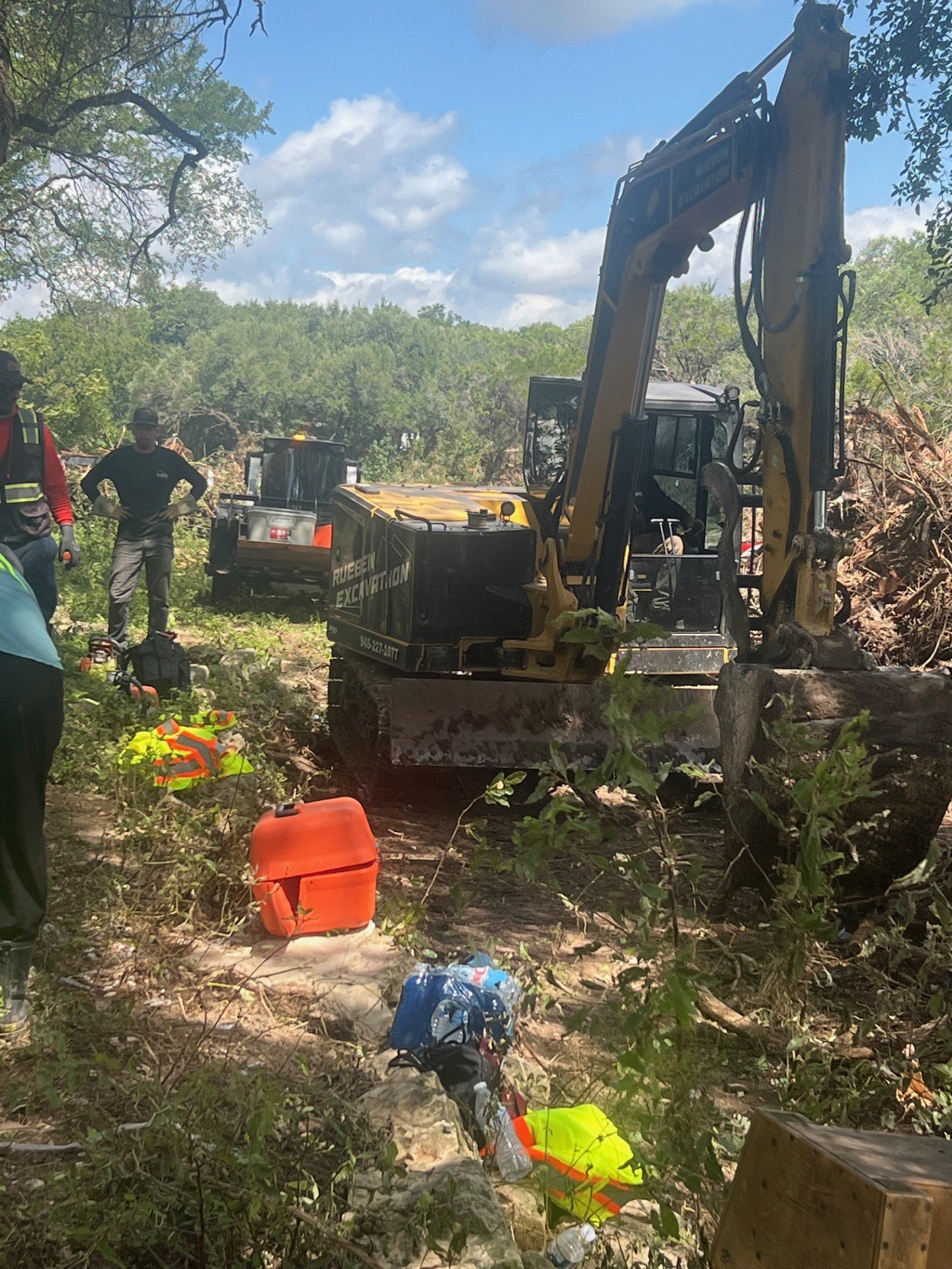 excavating-volunteers-sandy-creek